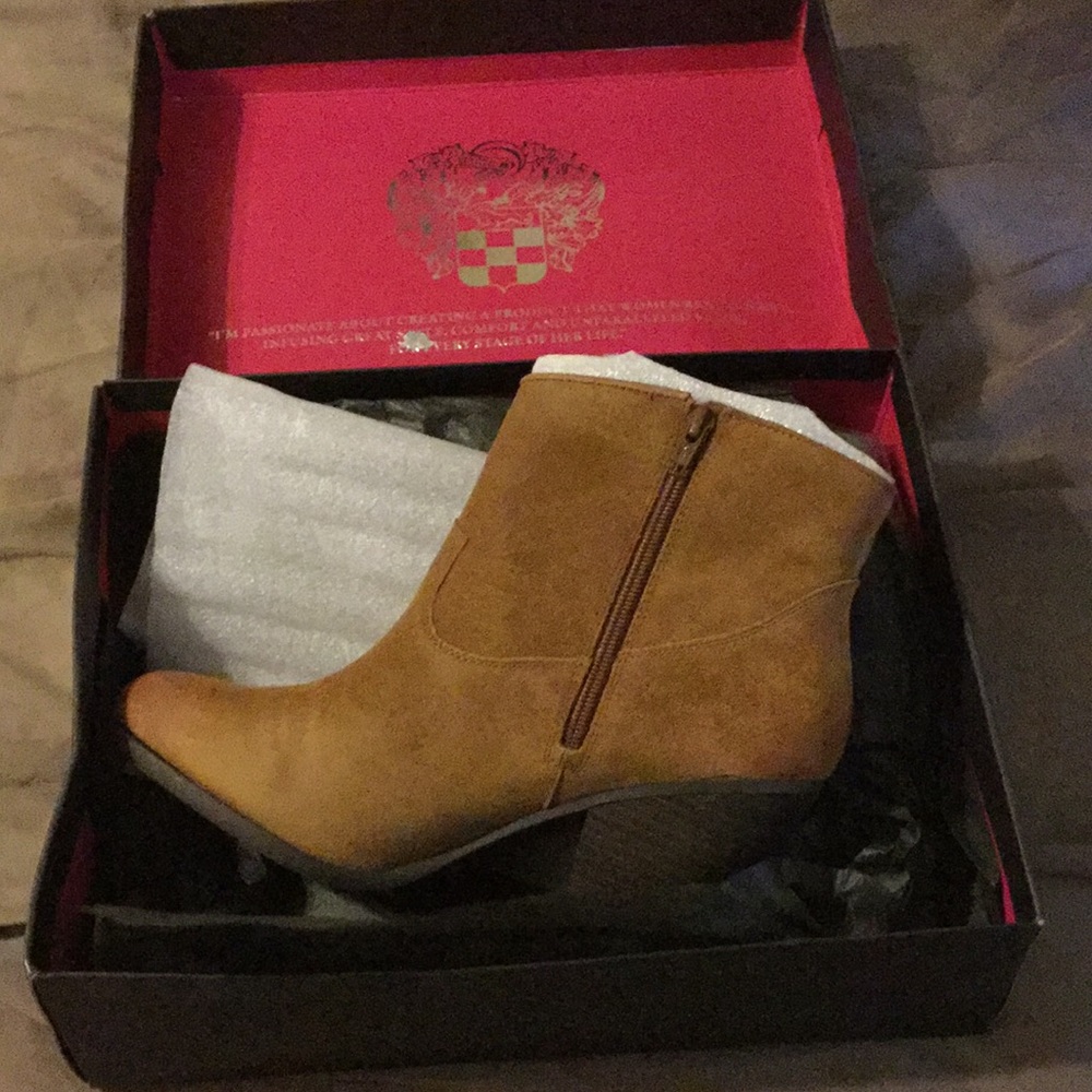 Vince Camuto Hammerton Ankle Boots (Aged Suede)